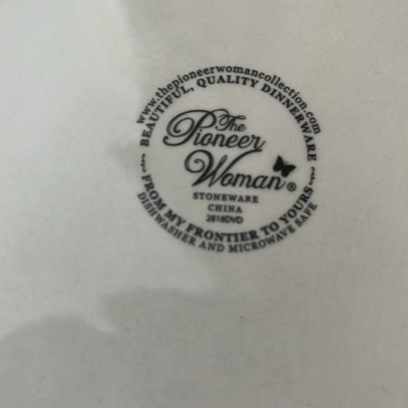 Pioneer Woman “Winter Bouquet “ Floral Red and Gold Dessert Plates Set of 4 NWT - Picture 6 of 6